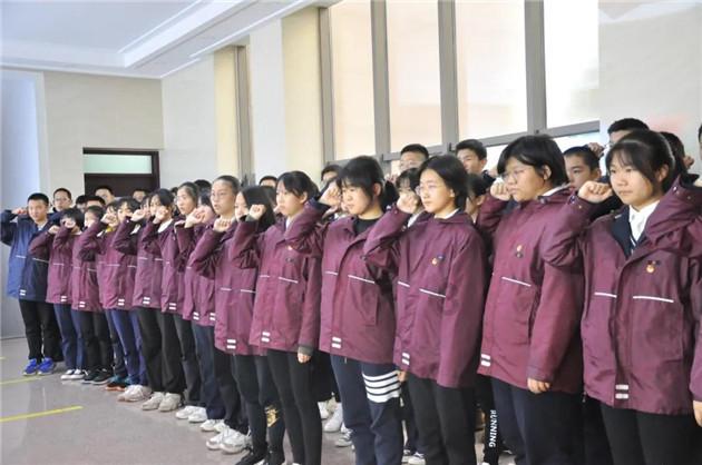 谷歌专利概述全新腕带设备,实现“花式”手势控制 AR 眼镜